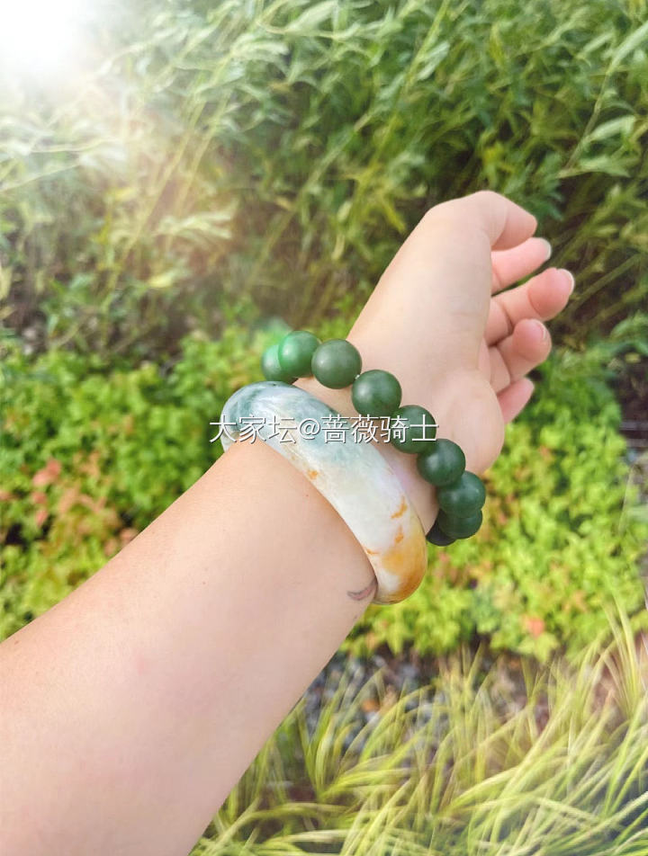 我把绿水青山戴在了手上_翡翠和田玉