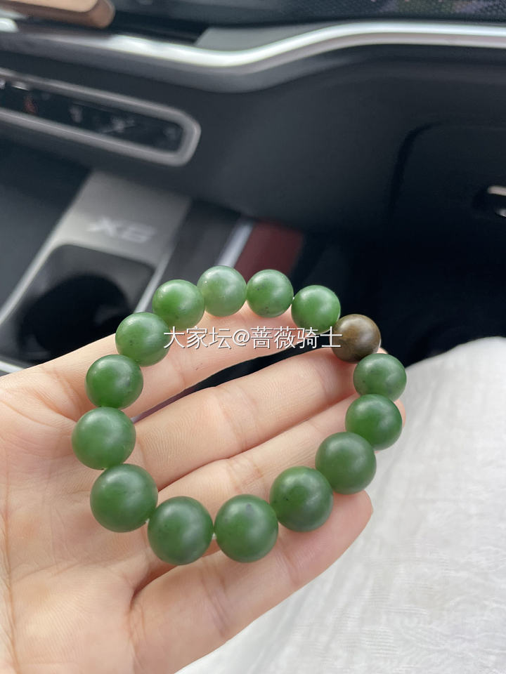 我把绿水青山戴在了手上_翡翠和田玉