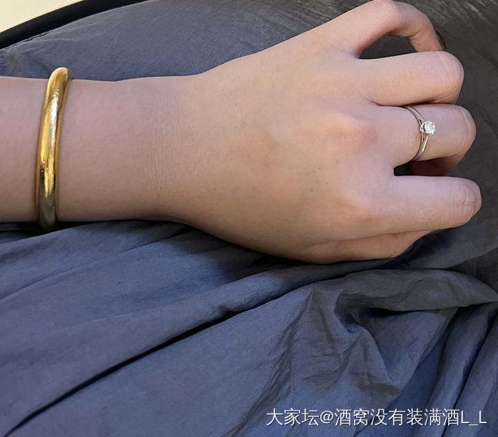 试试马蹄镯_手镯金