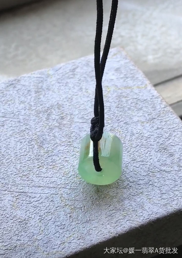 独龙玉多宝串好像比较少_翡翠