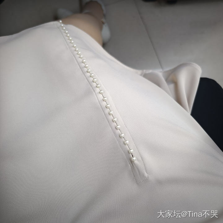新买了一条裙子开衩有点高_金