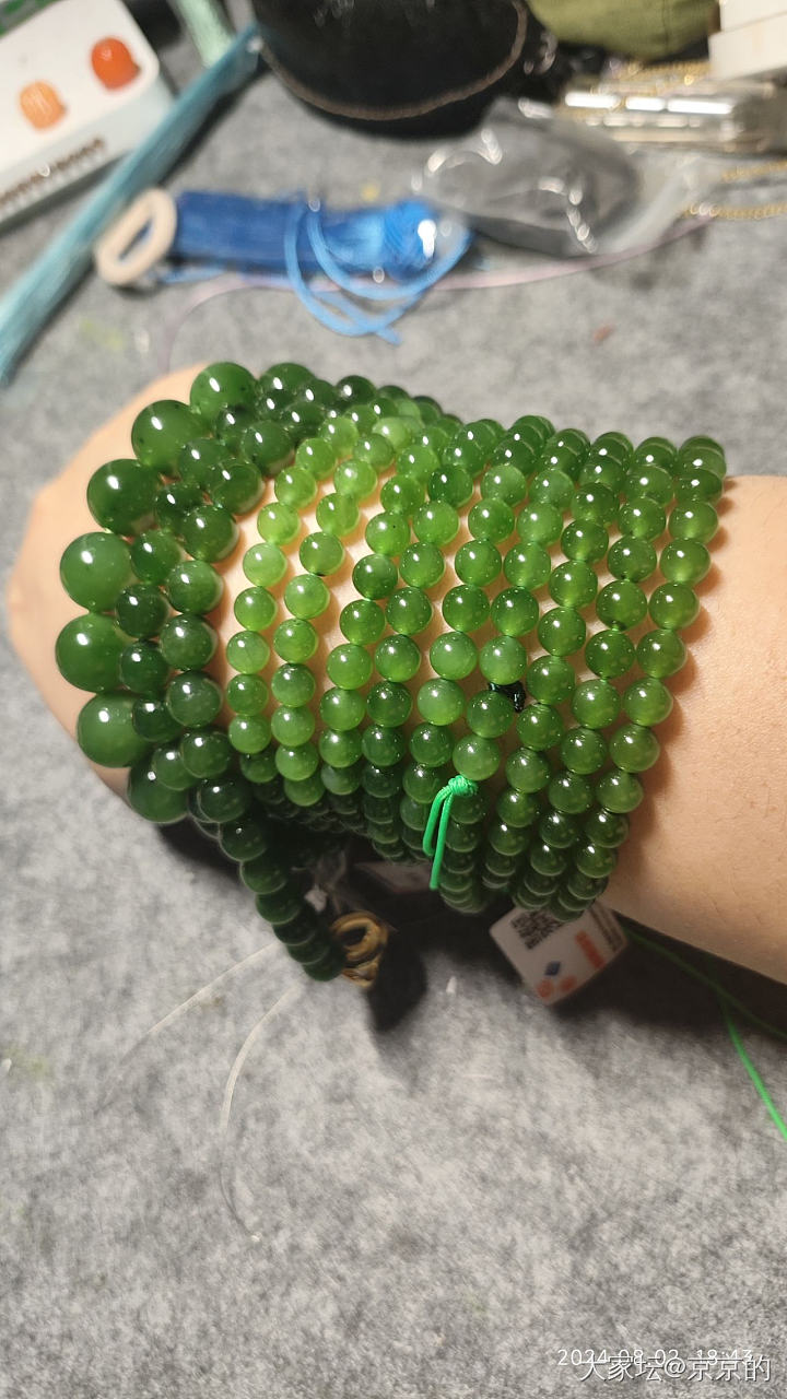 灯下观玉_珠串和田玉