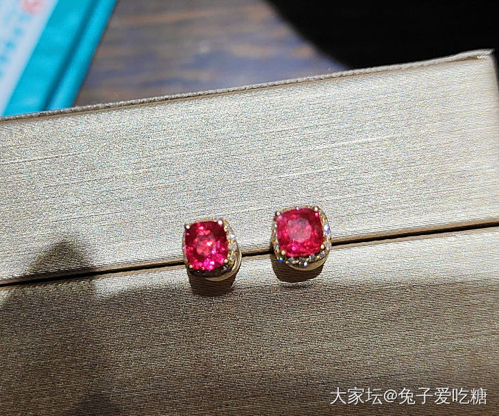 晒一对绝地武士红尖晶耳钉_彩色宝石