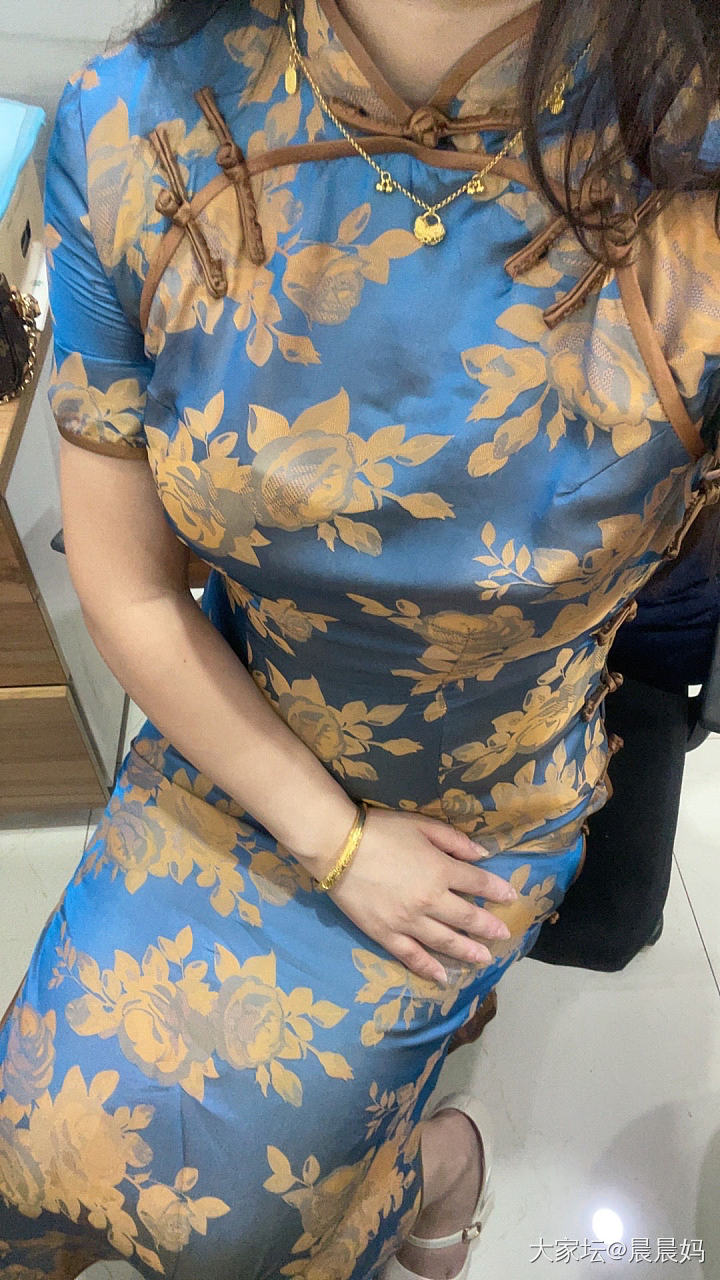 替你们试过了，5件桑蚕丝旗袍这件最好看_穿搭