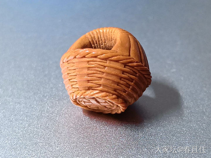一文核雕 圆桃篮_工艺文玩