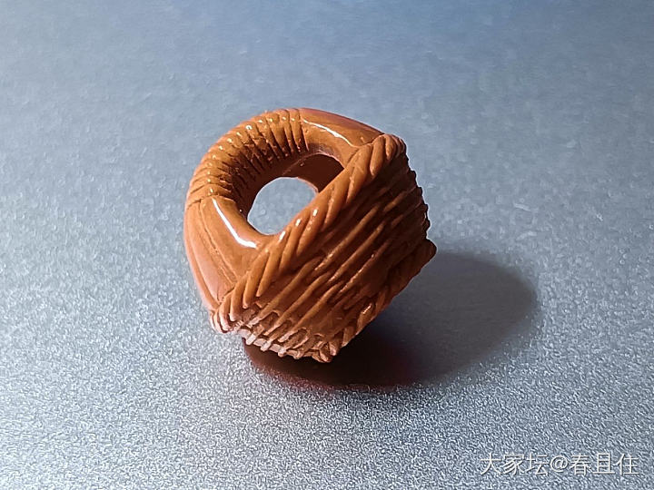 一文核雕 圆桃篮_工艺文玩