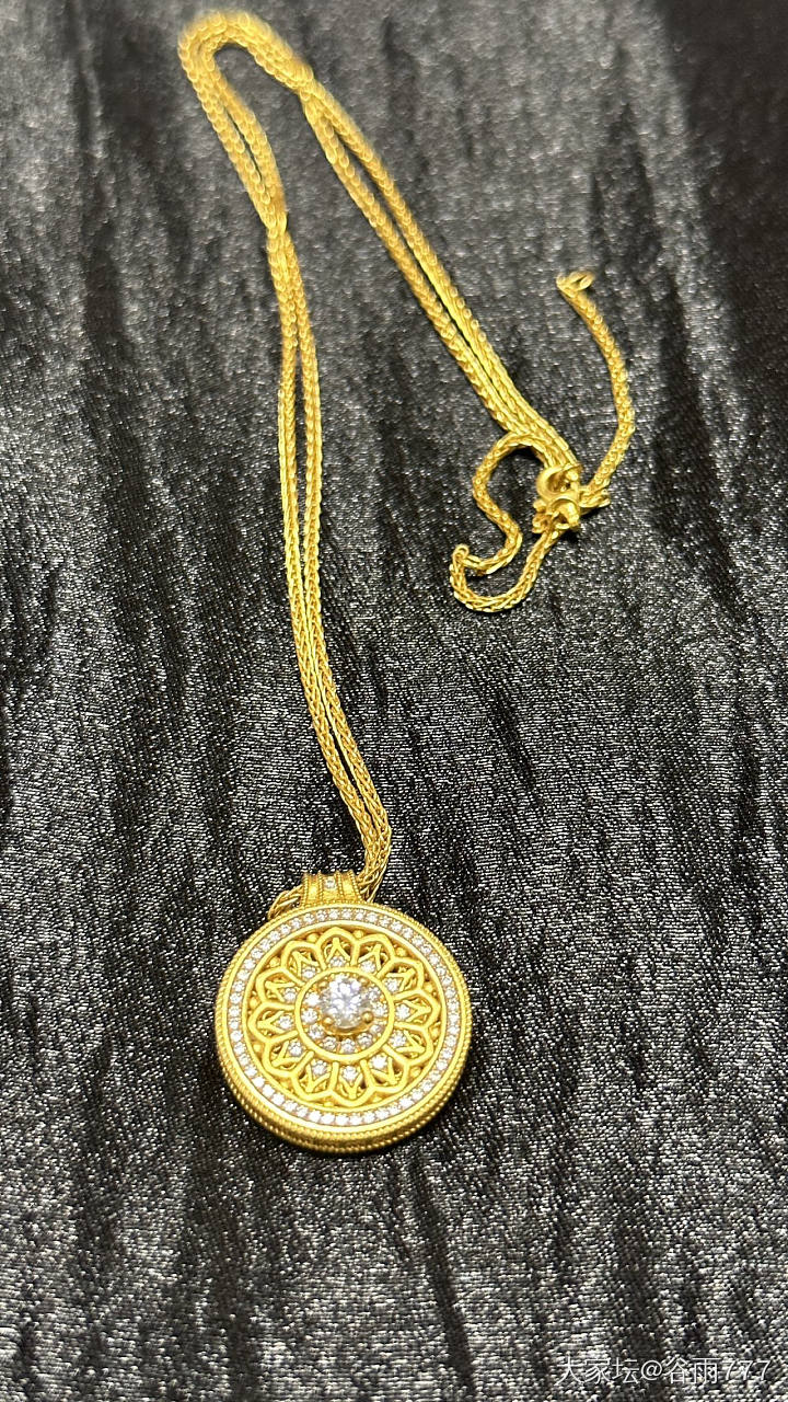 听姐妹们的，下午特意去金店换上了链子，顺眼多了。_福利社搭配金