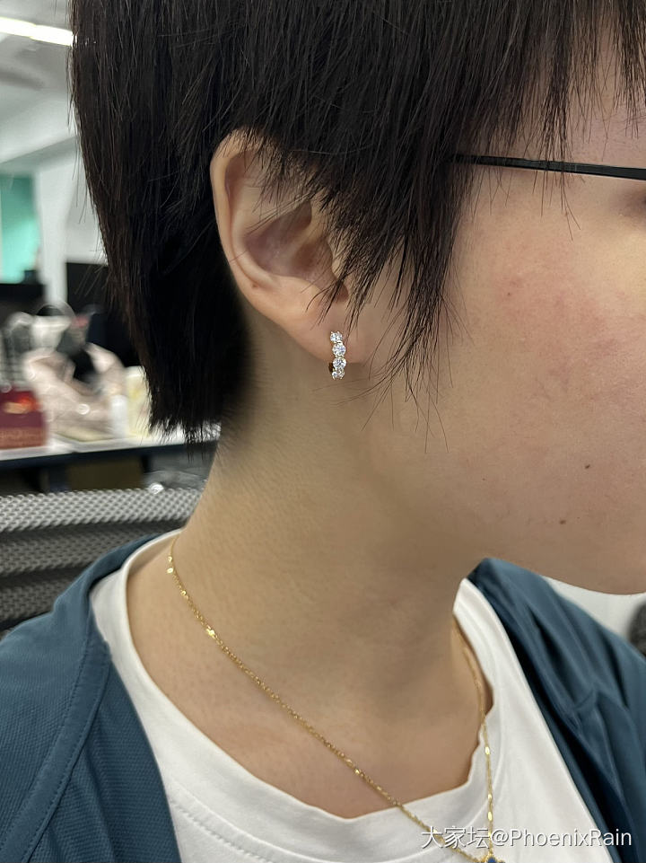 培育钻耳环_钻石