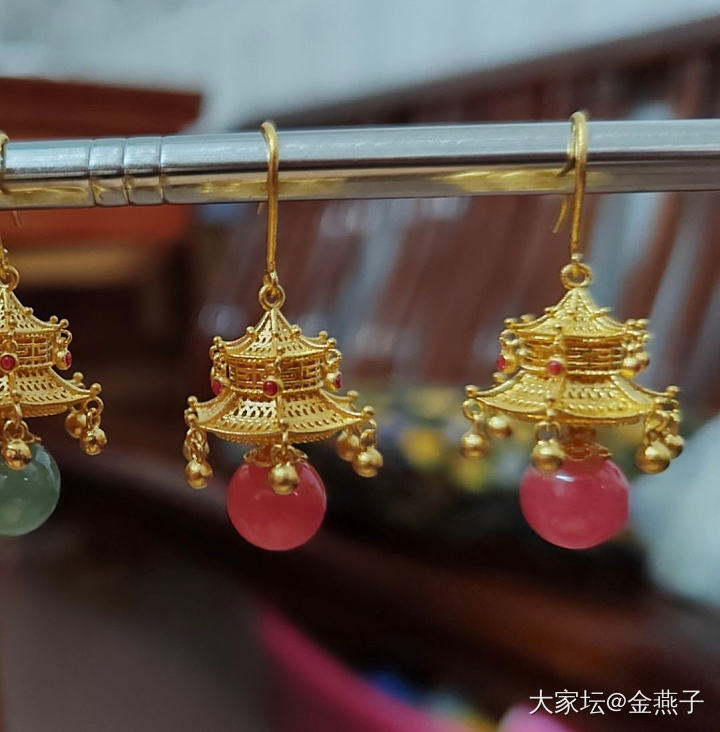 爱上这款宫灯，因为可以搭配各种珠子也日常能戴出来。_耳坠金