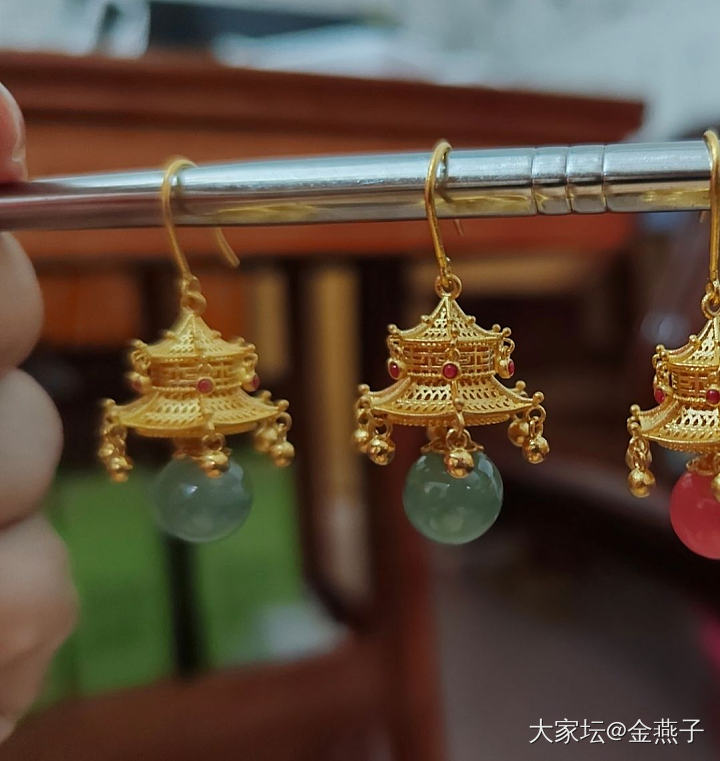 爱上这款宫灯，因为可以搭配各种珠子也日常能戴出来。_耳坠金