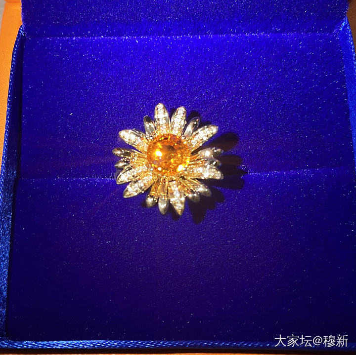 做了一款芬达太阳花，今天刚到货。镶嵌搞得很不愉快，还是有不如意的地方_彩色宝石