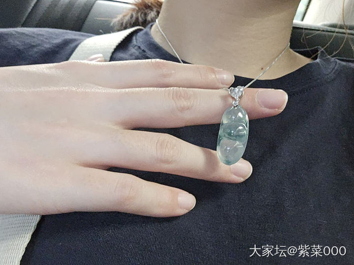 水灵灵的豆子_吊坠翡翠
