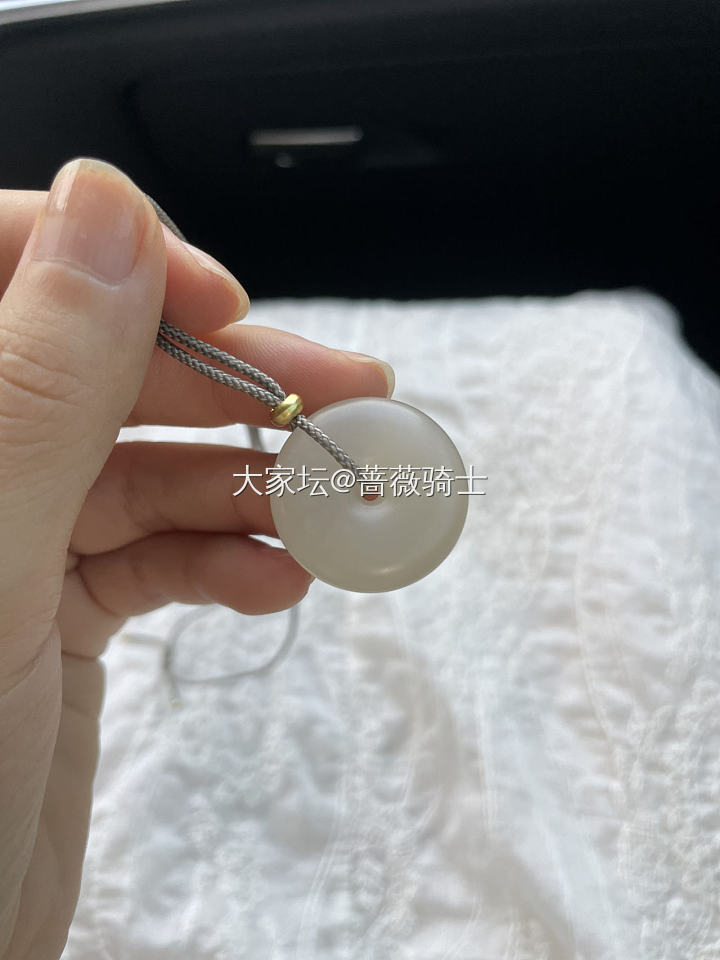 闲置百位数的两个扣子_集散地和田玉