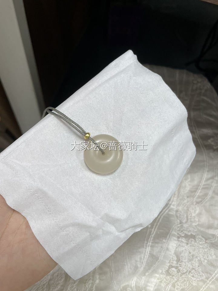 闲置百位数的两个扣子_集散地和田玉