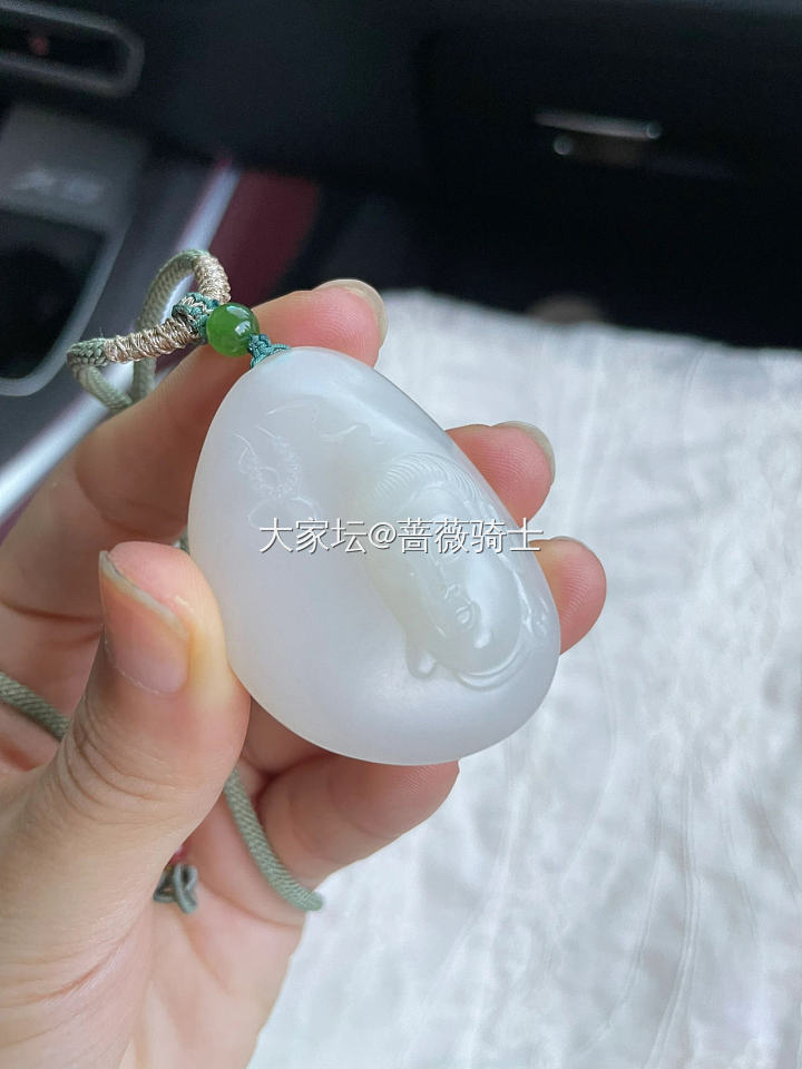 一尊看上去很舒服的佛像挂件_和田玉