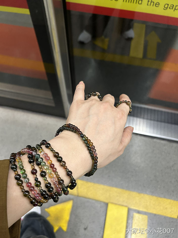 碧玺：就问有谁像我这样戴碧玺的😀ོ_碧玺