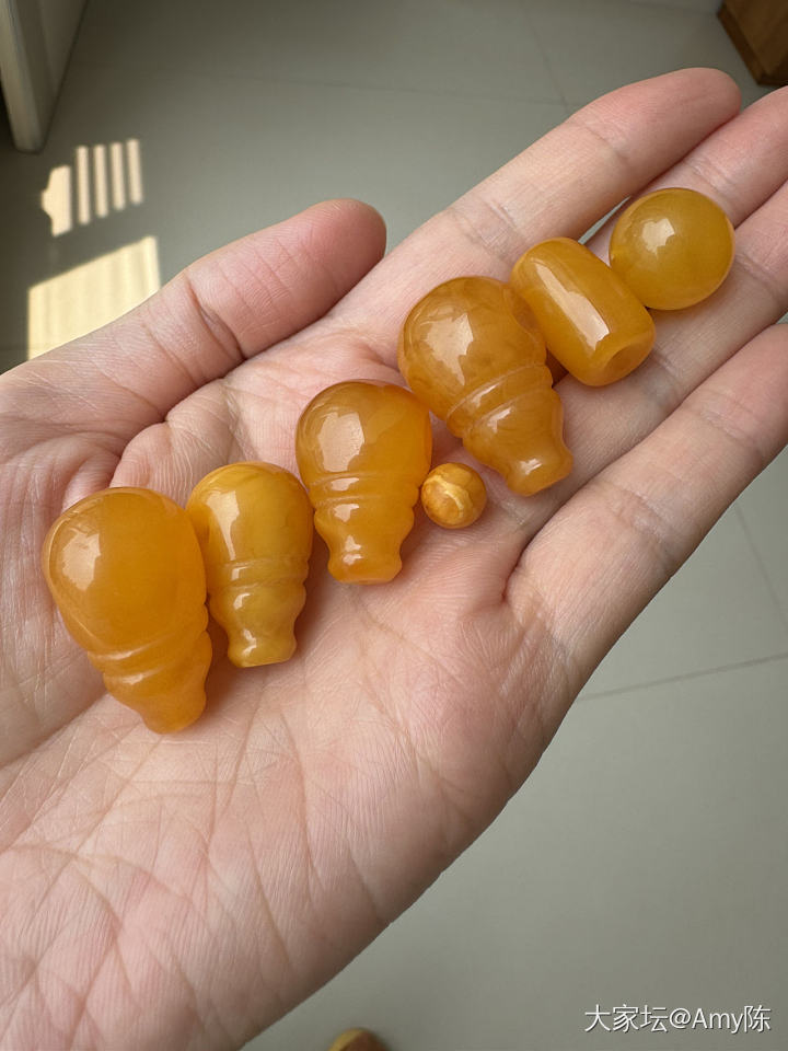 压了几年箱底居然都变成了老蜜蜡_蜜蜡