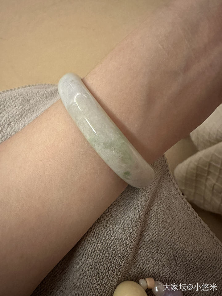 翡翠变黄_手镯翡翠