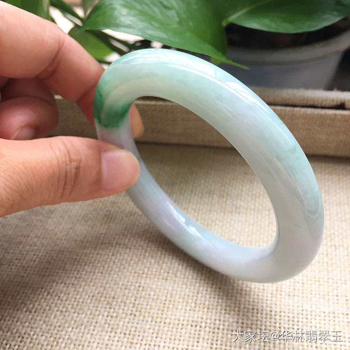 阳绿翡翠胖圆条58MM_翡翠