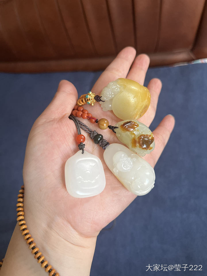 经常戴的四小只_挂件和田玉