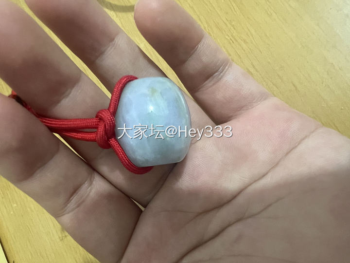这是什么石头吗？😅
黄黑皮搭配什么绳子会好看些？🤔_翡翠玉石