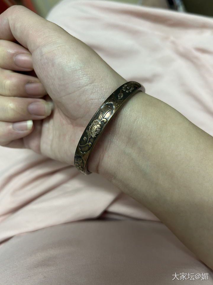 银镯子越带越白，白的我都显黑了，感觉跟汗液跟什么都没太大关系，感觉这个银料不错，..._银