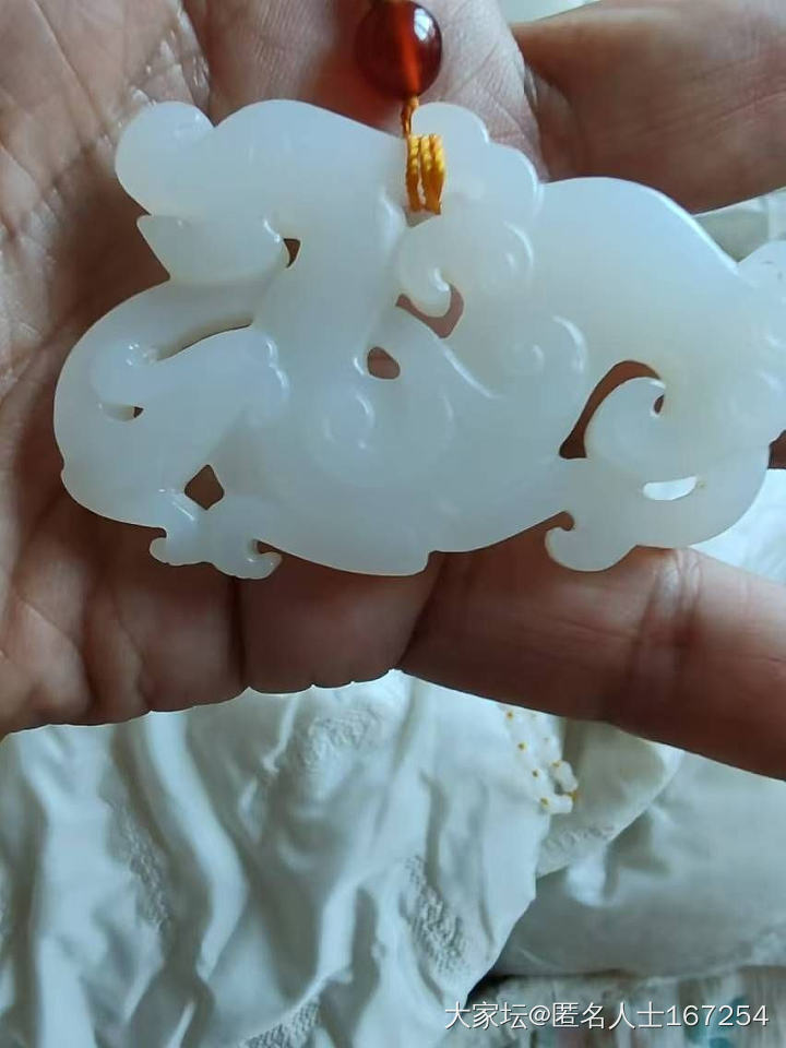 姐妹，帮忙看下这个是和田白玉吗？一千值吗？谢谢了😊 。_和田玉