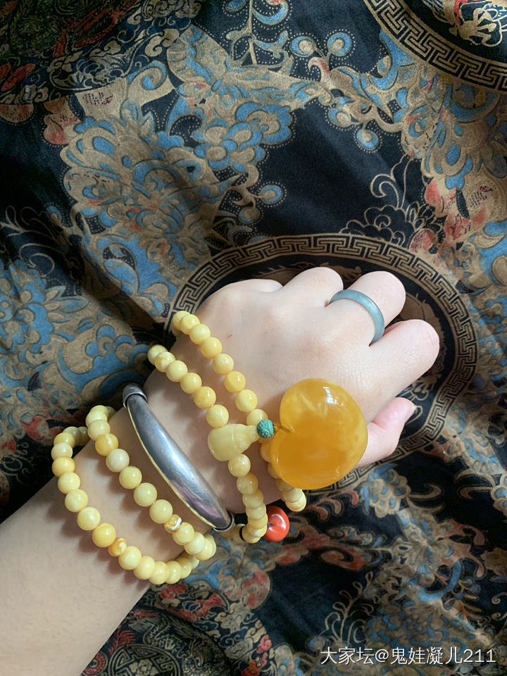 色彩_琥珀蜜蜡银
