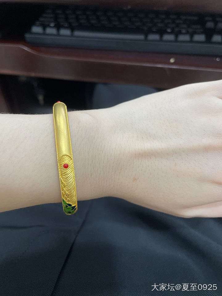 今日的快乐是千里江山镯给的。_手镯金