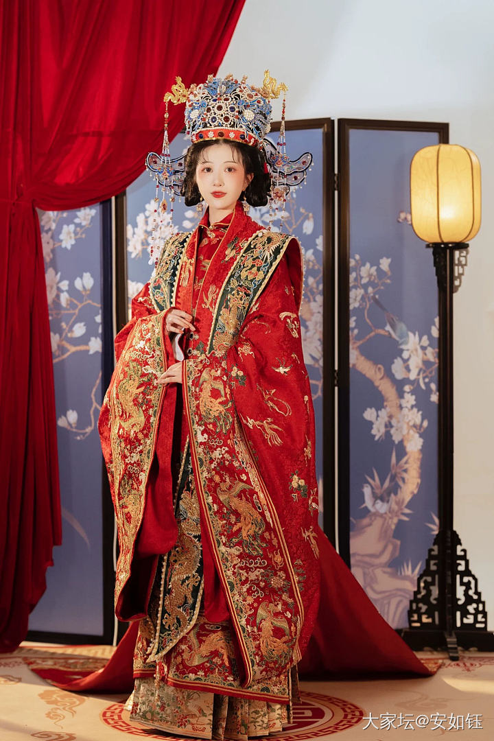 明华堂婚服到啦_穿搭