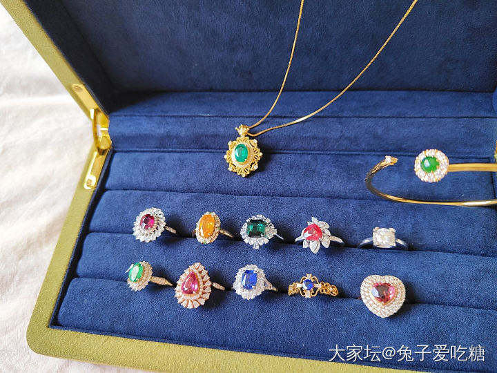 迷失在五彩炫光里_彩色宝石翡翠钻石名贵宝石