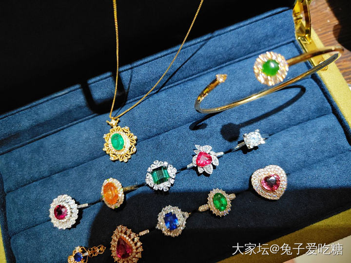 迷失在五彩炫光里_彩色宝石翡翠钻石名贵宝石