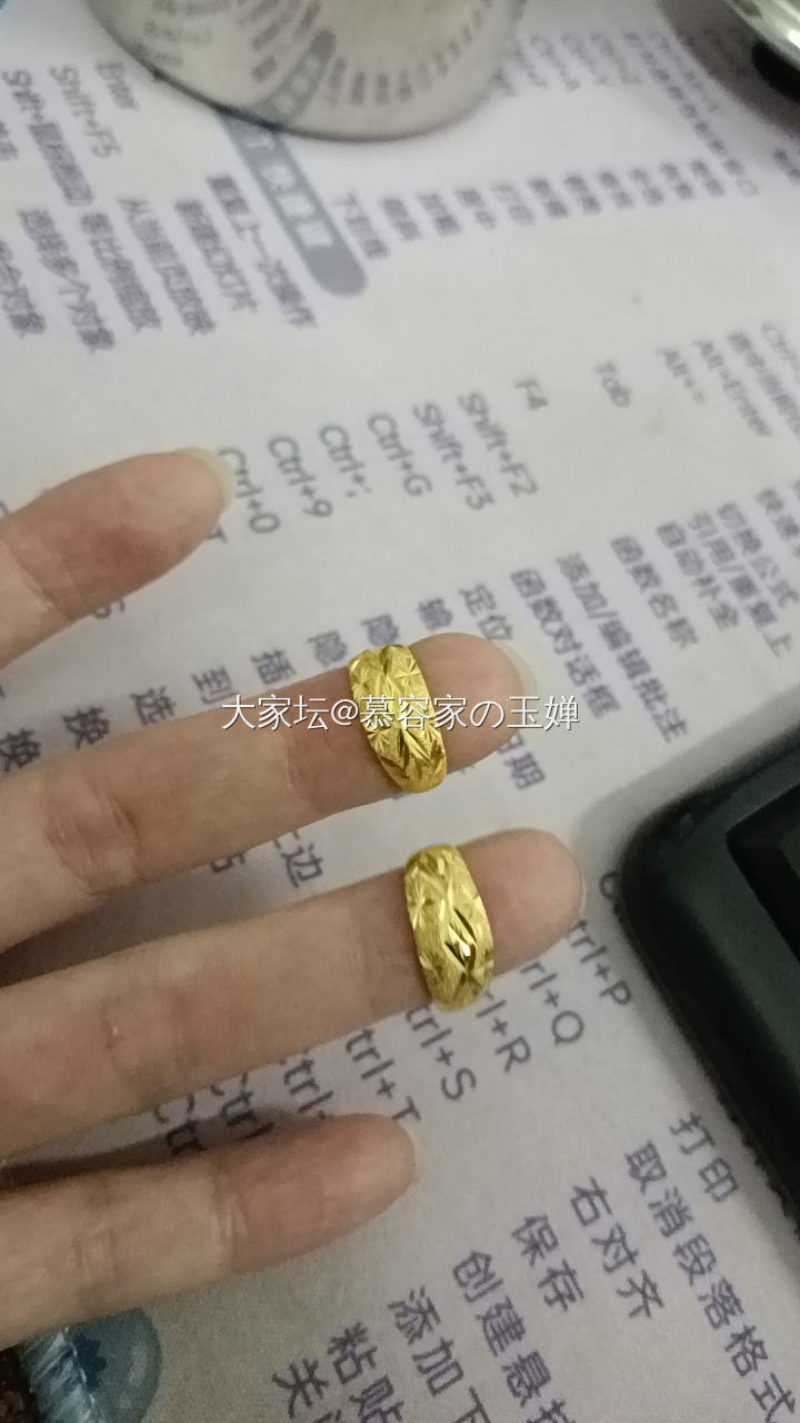 纪念一下新打的镯子和拿去换款的耳钉_银金