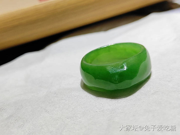 晒一只七号矿的阳绿碧玉随行戒指_碧玉