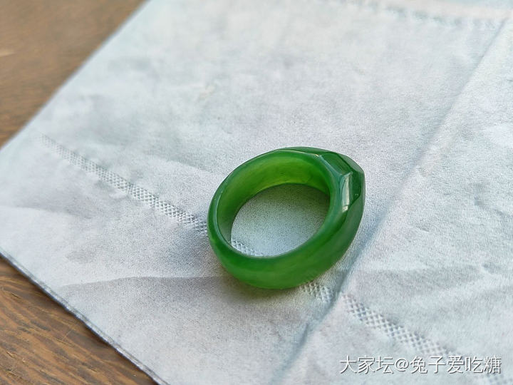 晒一只七号矿的阳绿碧玉随行戒指_碧玉