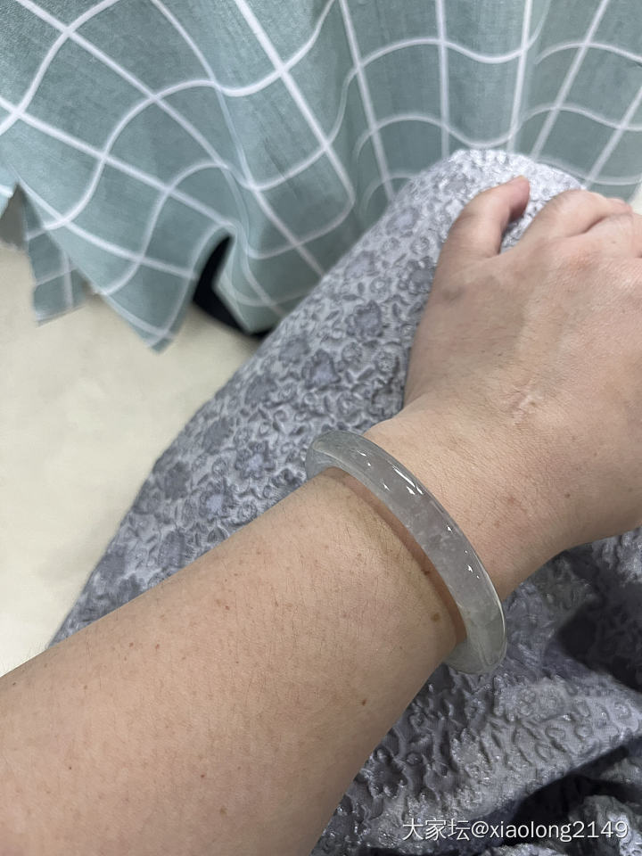随手拍晒一下镯子，祝大家中秋快乐_翡翠