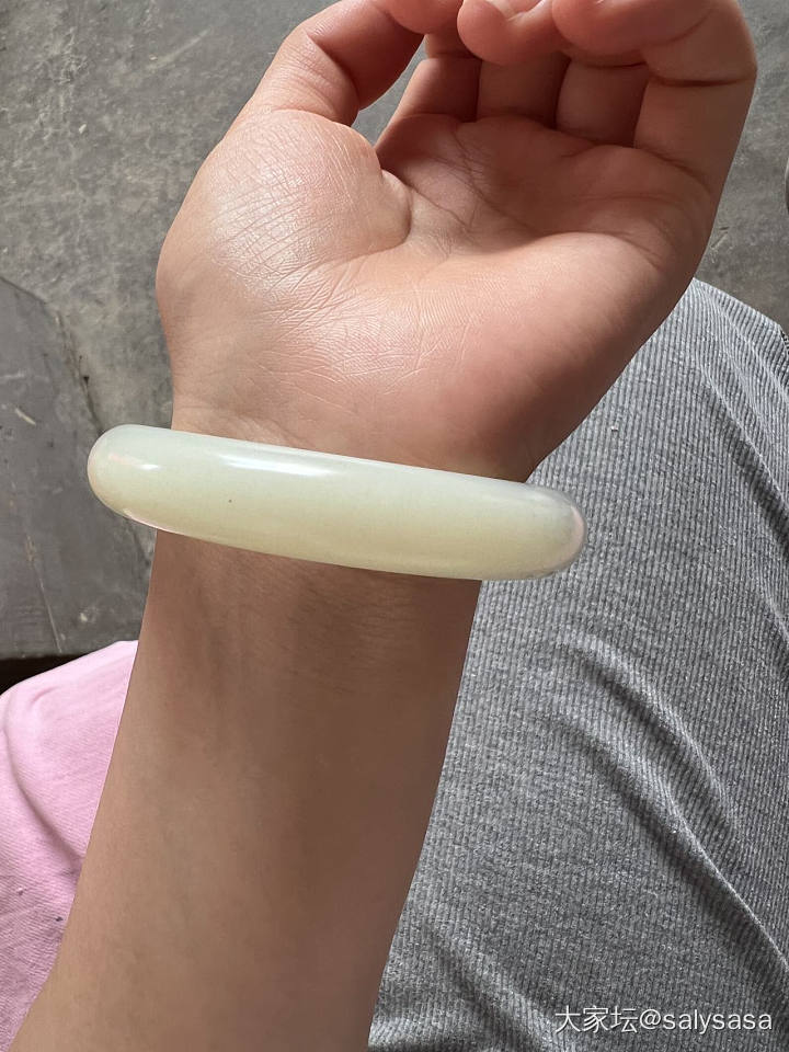 玩玉就和生活一样，要珍惜手上拥有的_手镯和田玉