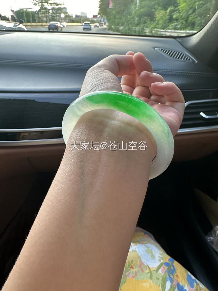 好喜欢我的镯子_手镯翡翠
