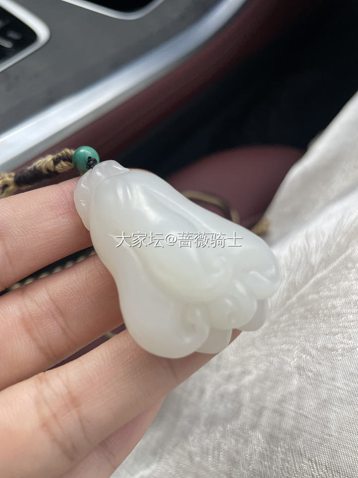 是谁拥有了好看的白玉佛手？_吊坠和田玉