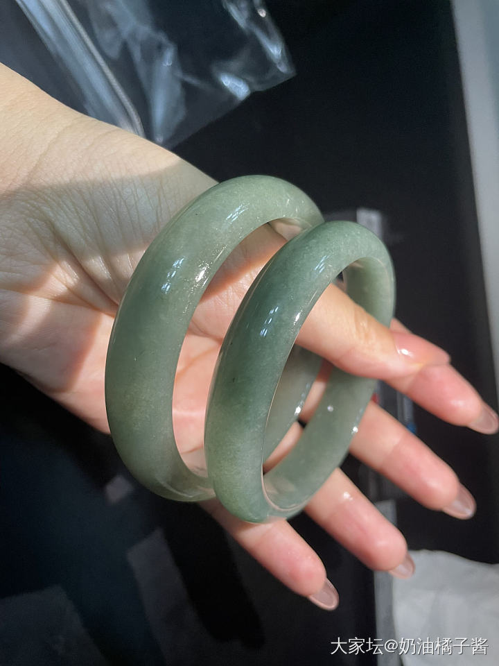 妈妈的油青翡翠手镯摔坏了，想买个新的送她，求靠谱商家_翡翠