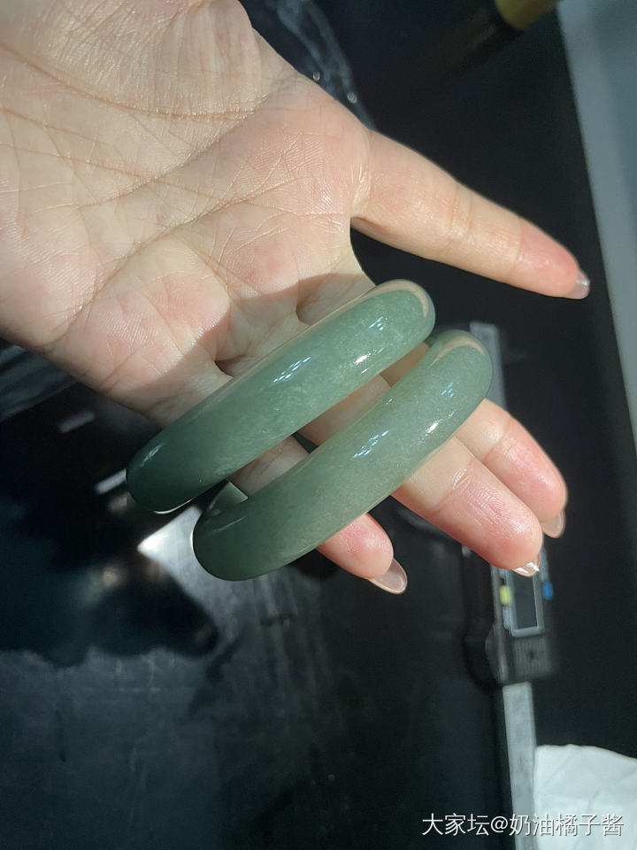 妈妈的油青翡翠手镯摔坏了，想买个新的送她，求靠谱商家_翡翠