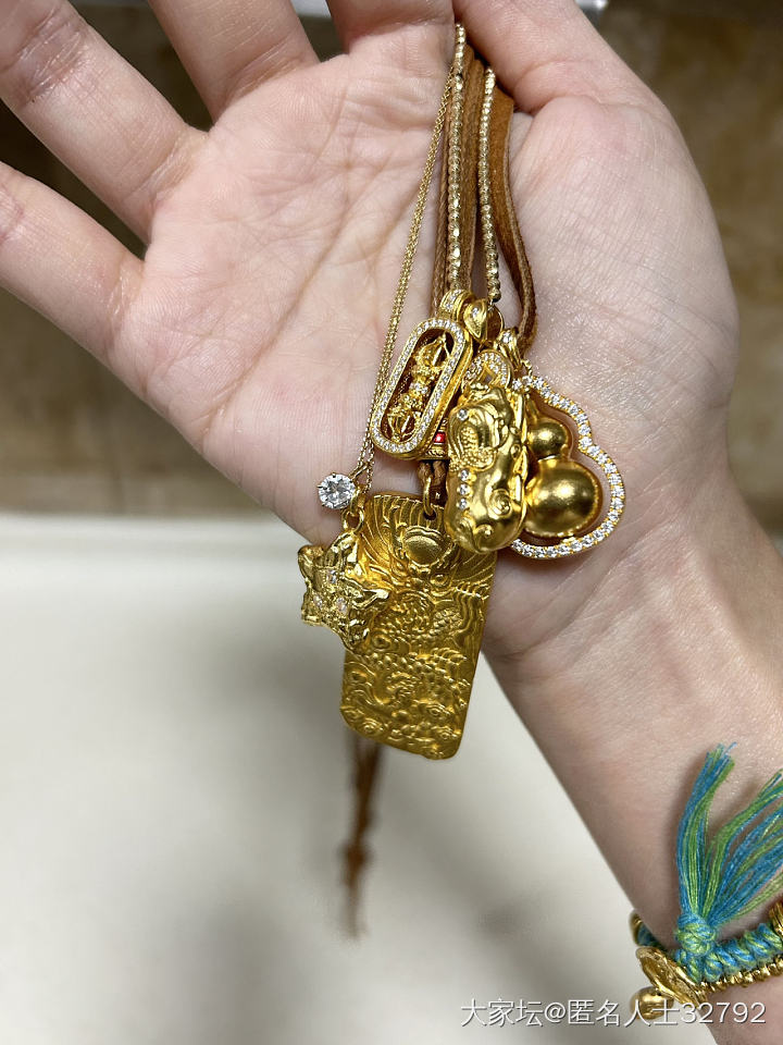 最近金价波动还是没忍住买了_金