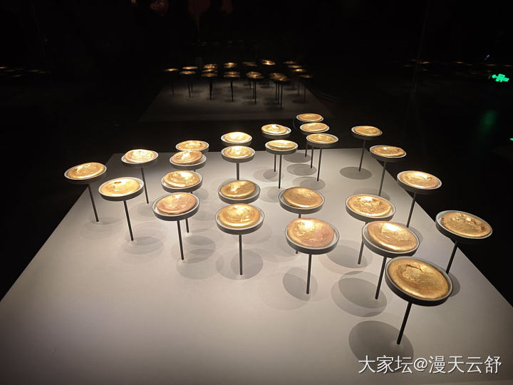 博物馆的金灿灿_博物馆