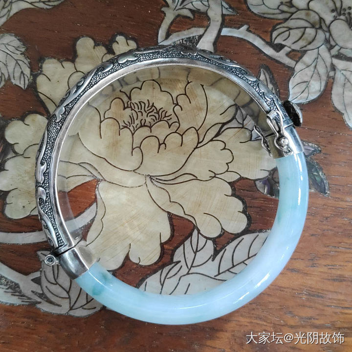 中国风翡翠断镯镶银莲枝纹按扣打开手镯，新做。_首饰