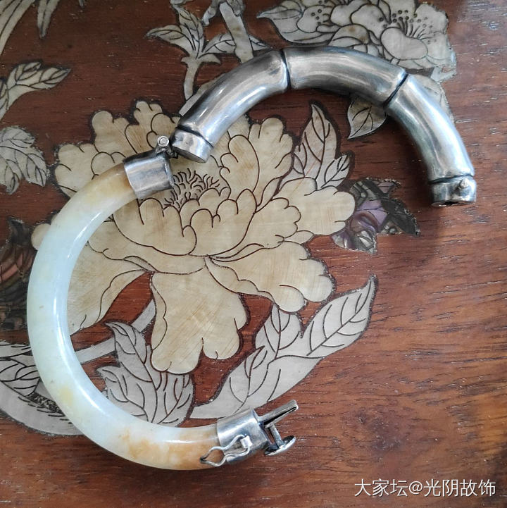 中国风老红翡翠断镯镶银竹节按扣手镯，老物新做。_首饰