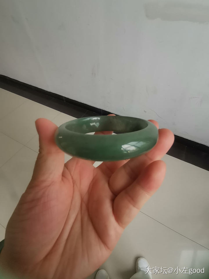 又来求问坛里的姐妹们，这个翡翠手镯能看到多少啊_翡翠