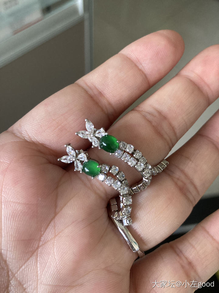 有光感的危料也好看的尼_耳饰翡翠