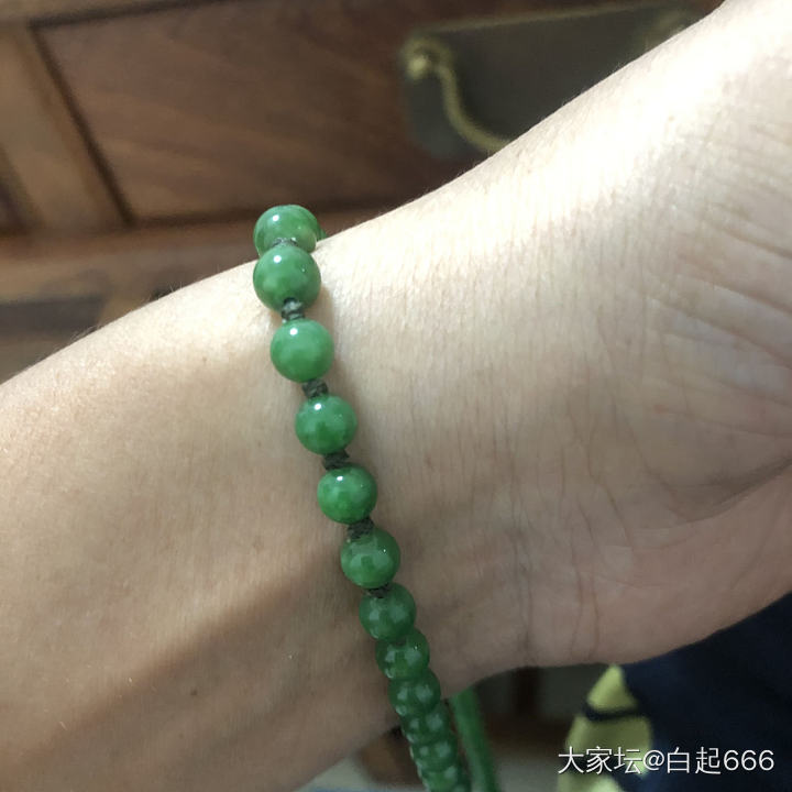 新欢绿串到手_珠串翡翠