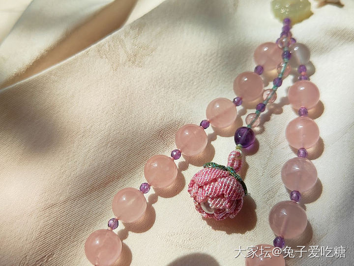 晒个仙里仙气的新欢手机链_手工diy翡翠和田玉挂饰粉晶