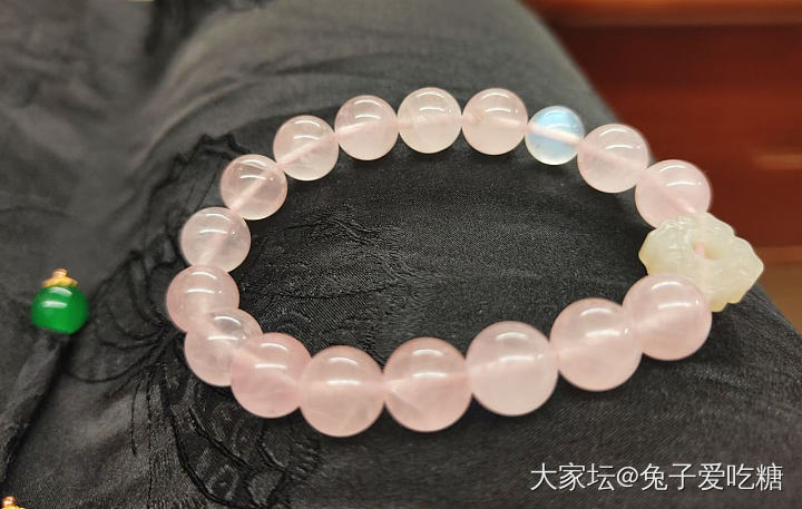晒个仙里仙气的新欢手机链_手工diy翡翠和田玉挂饰粉晶
